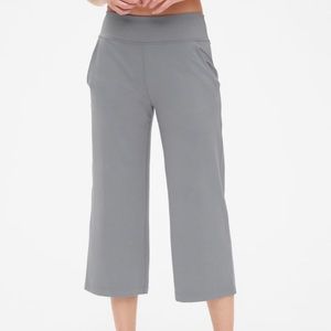 GapFit Studio Wide Leg Crop Pants in Eclipse NWT
